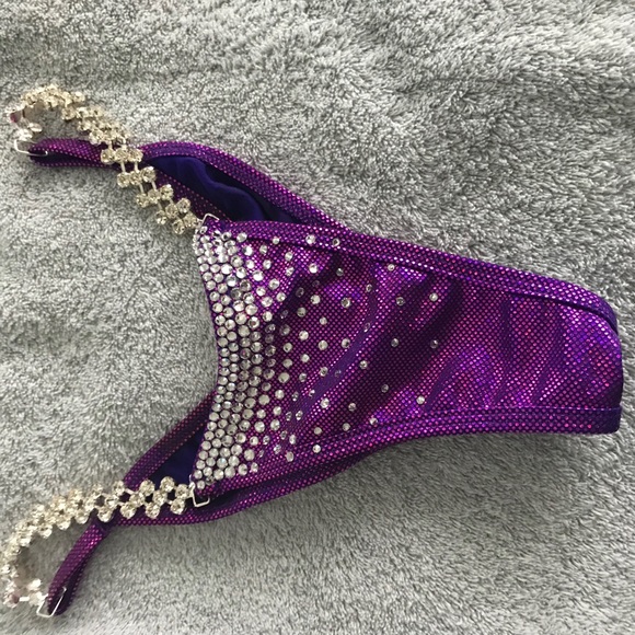 Competition Bikini - Picture 4 of 7